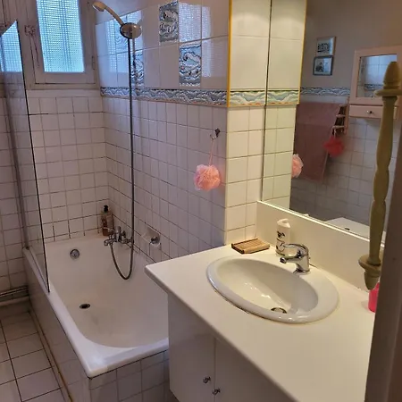 Maison Calme Avec Jardin Fleuri Casa de Férias *