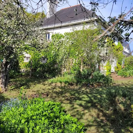 Maison Calme Avec Jardin Fleuri Holiday home Vannes