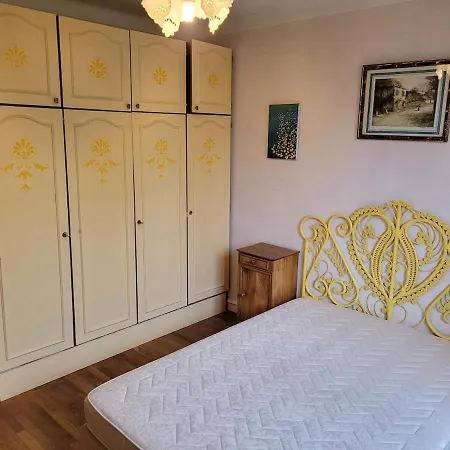 Maison Calme Avec Jardin Fleuri *